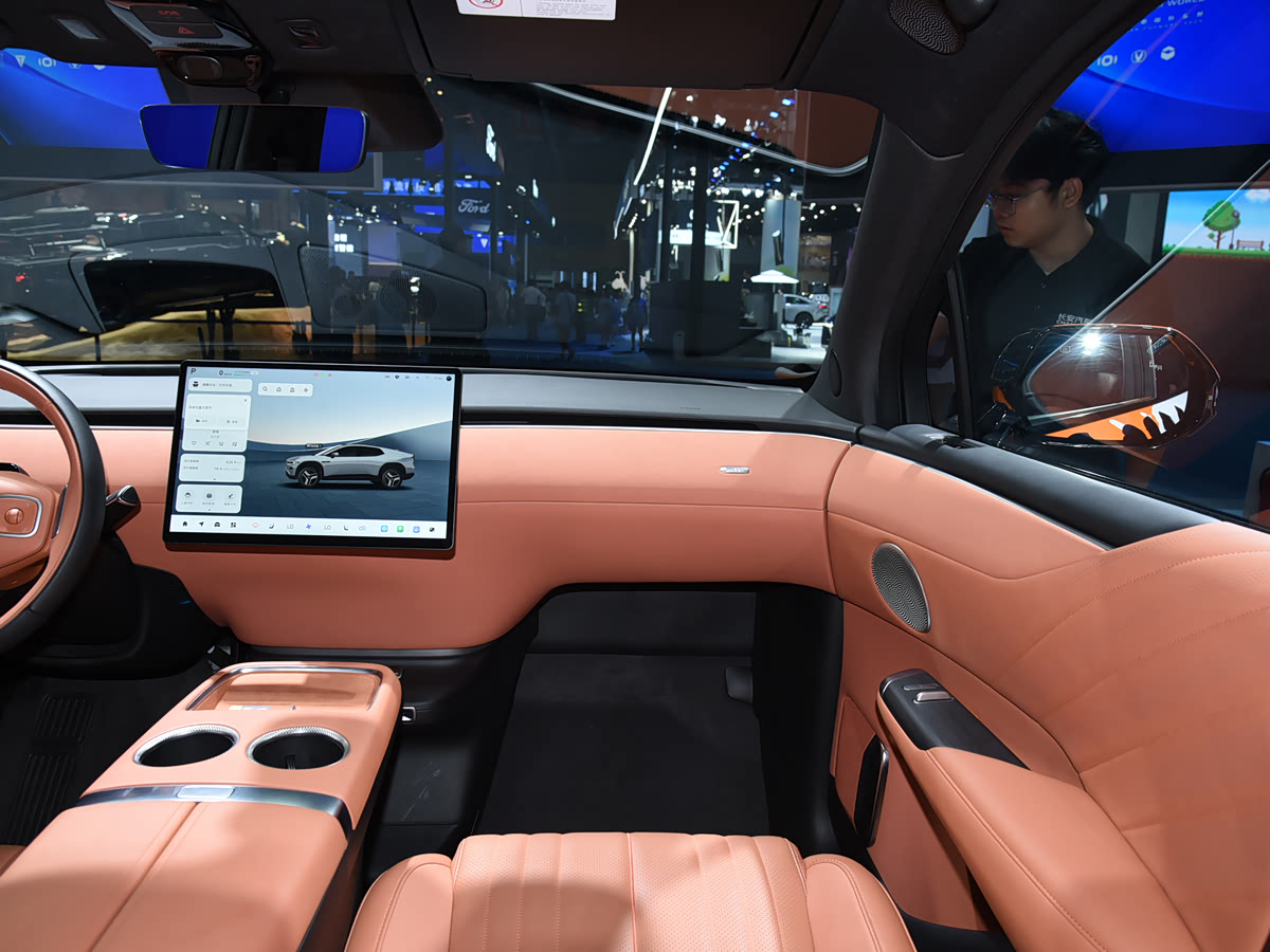 NEVO E07 interior 1