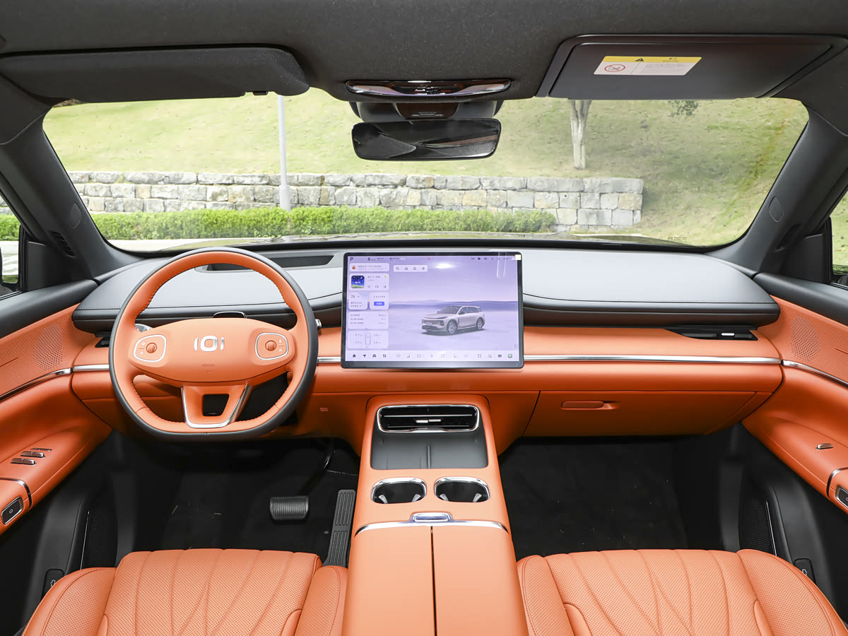 NEVO Q07 interior 1