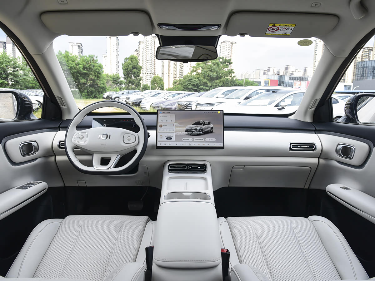 NEVO Q05 interior 1